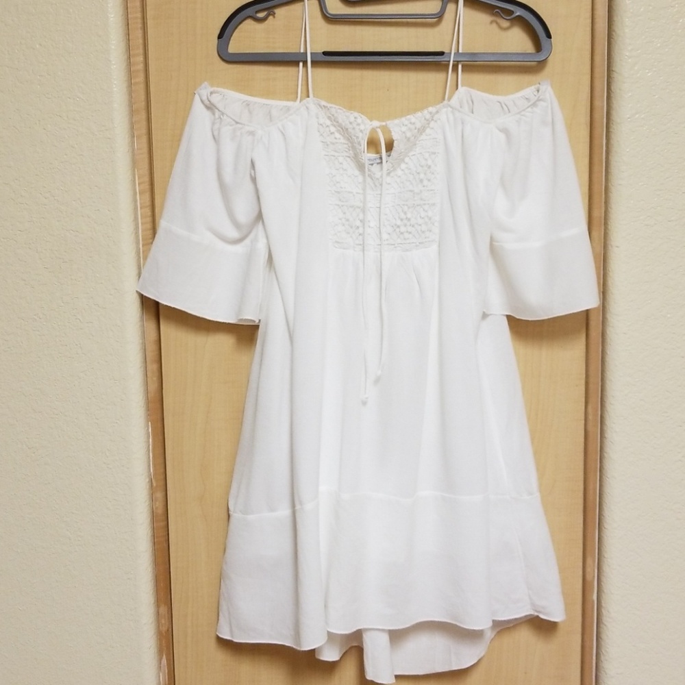 Zara W&B Cold Shoulder white Dress. Small